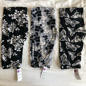 Black/white/grey leggings bundle of 3!